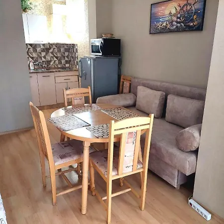 кънтри-лариса Ahyolu